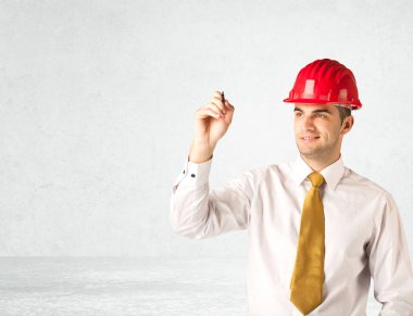 Boşlukta çizim yapan genç mimar