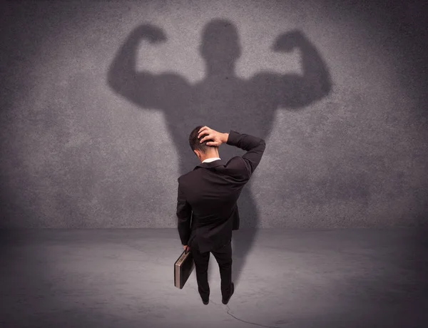 Hombre de negocios exitoso con sombra fuerte —  Fotos de Stock