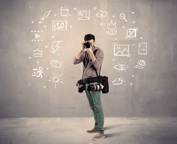 Photographer learning to use camera — Stock Photo, Image