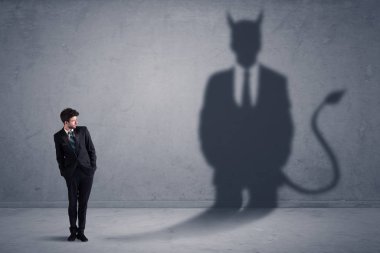 İş adamı kendi şeytan iblis gölge kavramı seyir