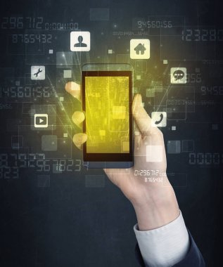 el ile altın perde smartphone tutarak