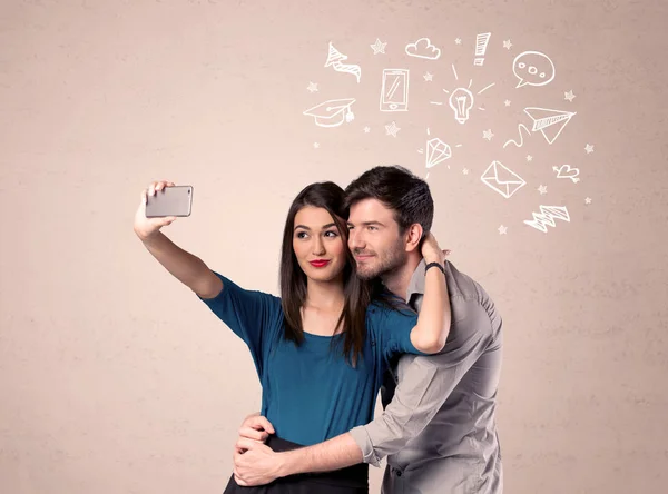 Paar macht Selfie mit Gedanken — Stockfoto