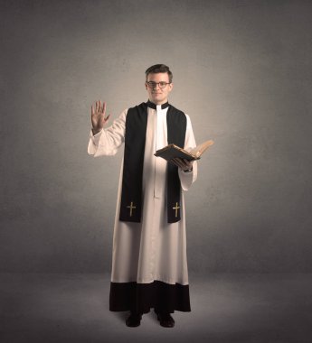 onun nimet veren genç rahip