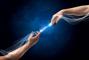 Uzayda parmakları birbirine bağlayan eller