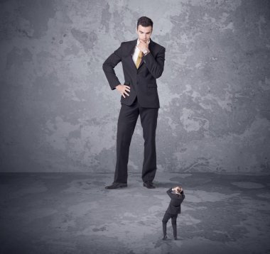 Büyük patron küçük iş arkadaşı arıyorum