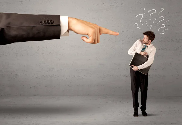 Empleado confundido recibiendo orden del jefe — Foto de Stock