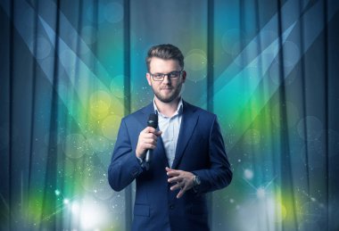 İşadamı holding mikrofon