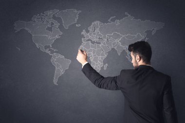 Dünya haritası olan iş adamı