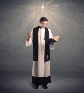 onun nimet veren genç rahip