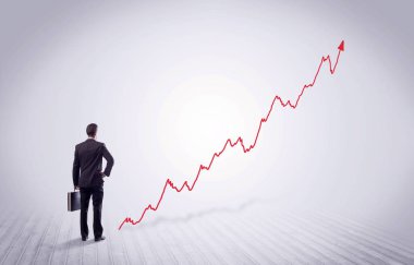 Kırmızı grafik ok ile ayakta işadamı