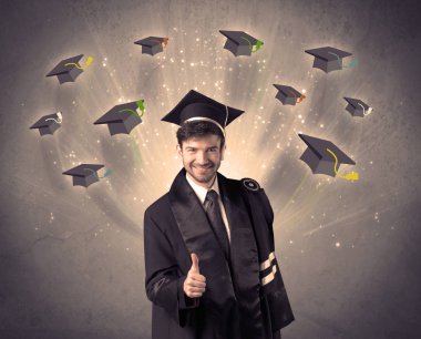 Birçok uçan şapkayla üniversite mezunu.