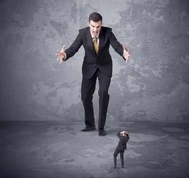 Büyük patron küçük iş arkadaşı arıyorum