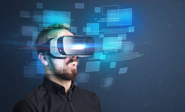 Geschäftsmann mit Virtual-Reality-Brille — Stockfoto