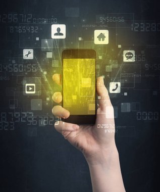 el ile altın perde smartphone tutarak