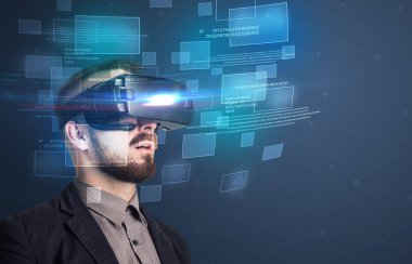 İşadamı ile sanal gerçeklik koruyucu gözlük