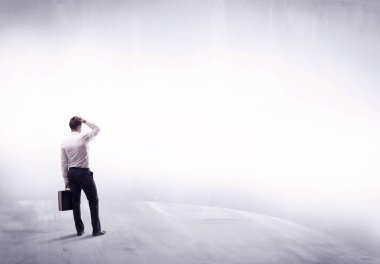 Dikiz duran iş kişi