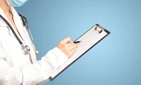 Female doctor with notepad — Stock Photo, Image