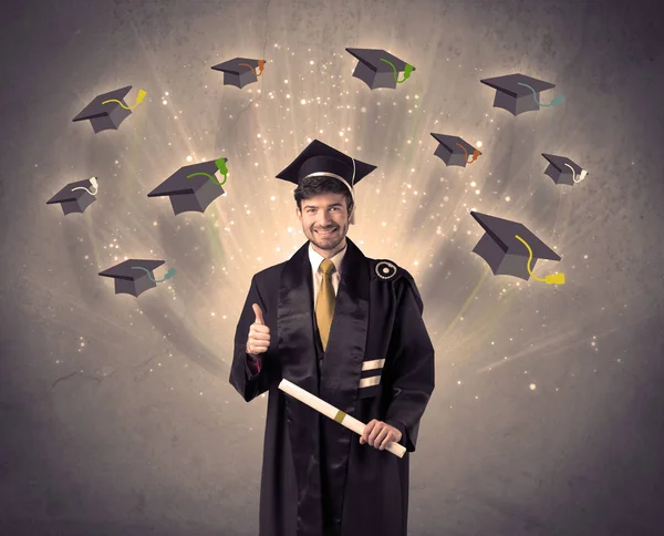 Graduado universitario con muchos sombreros voladores — Foto de Stock