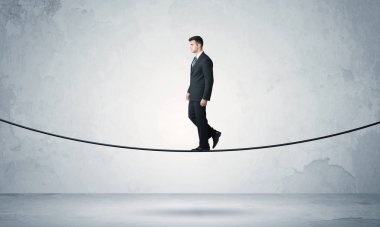 Satış adam sıkı ipe Dengeleme