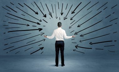 Ayakta duran erkek bir hata yaptı.