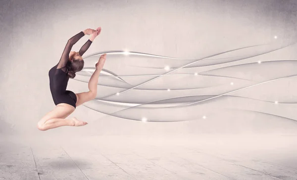 Bailarina de ballet interpretando danza moderna con líneas abstractas —  Fotos de Stock