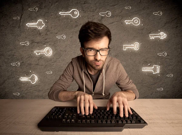 Hacker chico nerd con claves de contraseña dibujadas — Foto de Stock