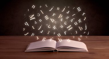 Kitap üzerinde alfabesi harfleri 