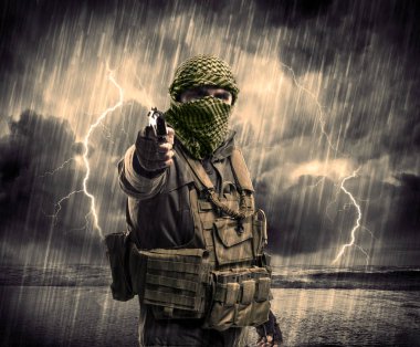 Maske ve bir fırtına silah ile tehlikeli silahlı terör wi