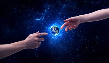 Eller uzayda Dünya 'ya dokunuyor