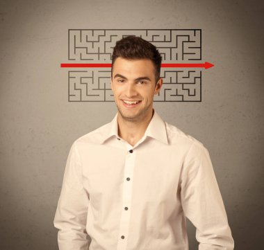 Yakışıklı iş adamı çözme labirent