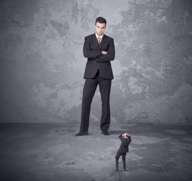 Büyük patron küçük iş arkadaşı arıyorum