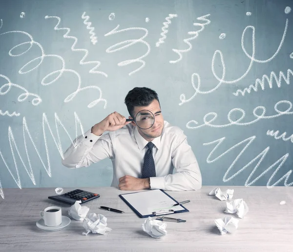 Trabalhador de escritório cansado com linhas bagunçadas desenhadas — Fotografia de Stock