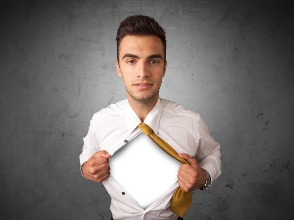 Empresario arrancándose la camisa con copyspace blanco en el pecho — Foto de Stock