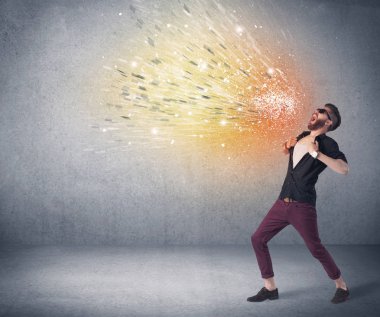 Moda mankeni renkli sıçrama diye bağırıyor.