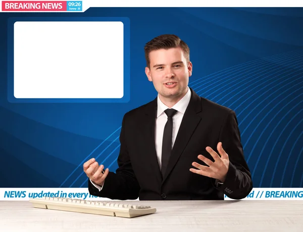Television reporter telling breaking news at his studio desk wit — Stock Photo, Image