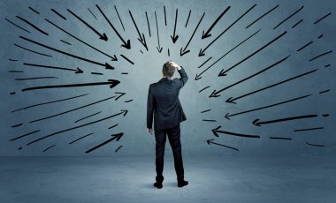 Ayakta duran erkek bir hata yaptı.