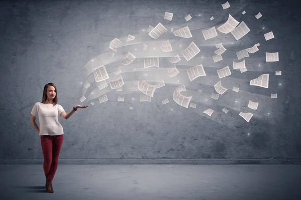 Businesswoman holding newspapers — Stock Photo, Image