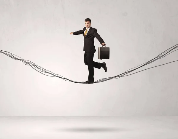 Продавець балансує на мальованих мотузках — стокове фото