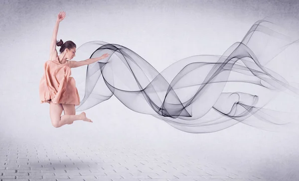Bailarina de ballet moderna actuando con remolino abstracto —  Fotos de Stock
