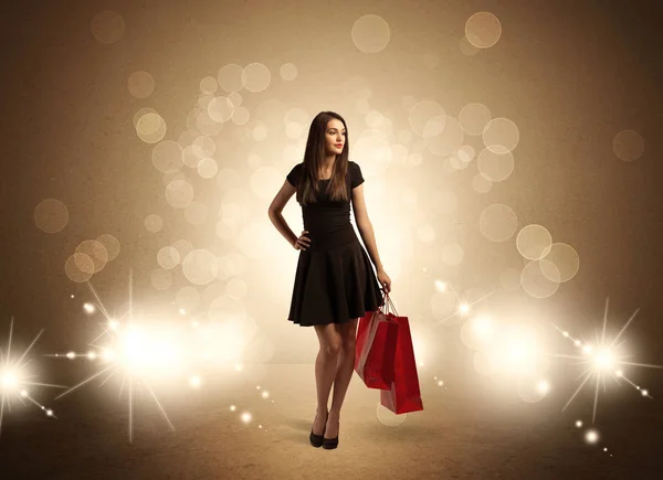 Bevásárló hölgy táskákkal fényes fényben — Stock Fotó