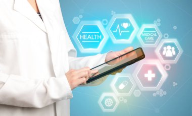 kadın doktor tablet ile