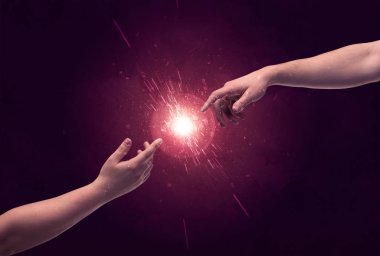 Dokunan eller uzayda ışıldar