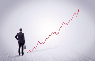 Kırmızı grafik ok ile ayakta işadamı