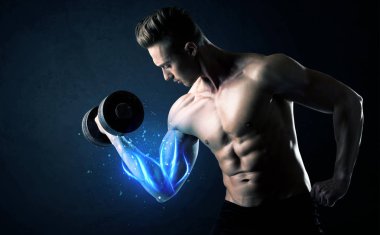 Formda sporcu mavi kas ışığı konseptiyle ağırlık kaldırıyor