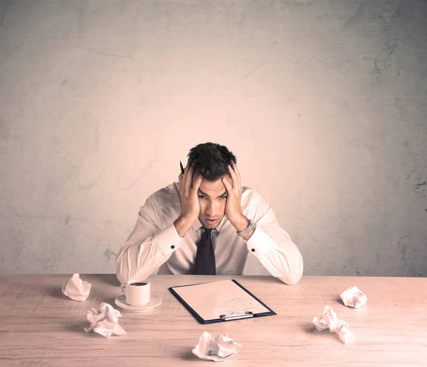 Businessman working at office desk — Stock Photo, Image