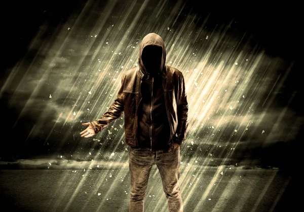 Sigara içen tehlikeli bir suçlu.