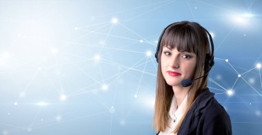 Genç kadın telemarketer