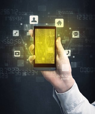 el ile altın perde smartphone tutarak