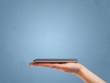 Telefon aygıtı profilden tutuluyor