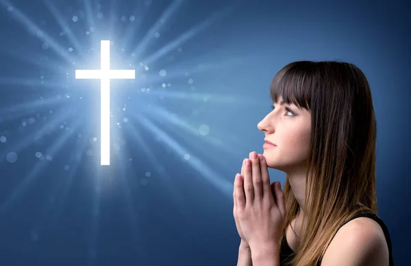 Concepto de niña rezando — Foto de Stock